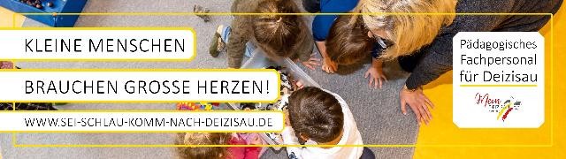 Eine Trägerübergreifende Initiative aller Deizisauer Kindergärten Erzieherin, die vier Kinder betreuut