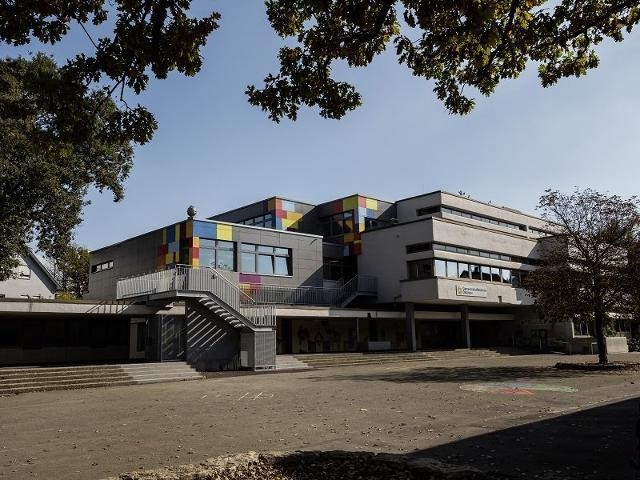 Außenansicht Schulgebäude