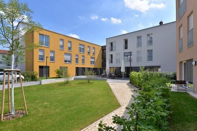 Blick auf das Gebäude des Palmschen Garten vom Innenhof aus