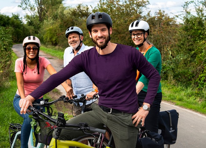 Gruppe von vier Fahrradfahrern